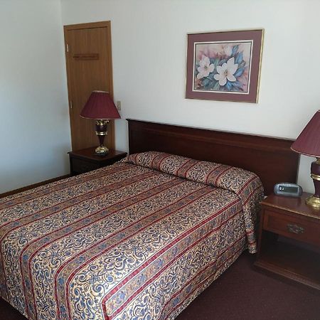 All Seasons Motel Rock Falls Екстериор снимка