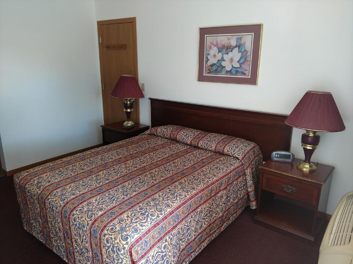 All Seasons Motel Rock Falls Екстериор снимка