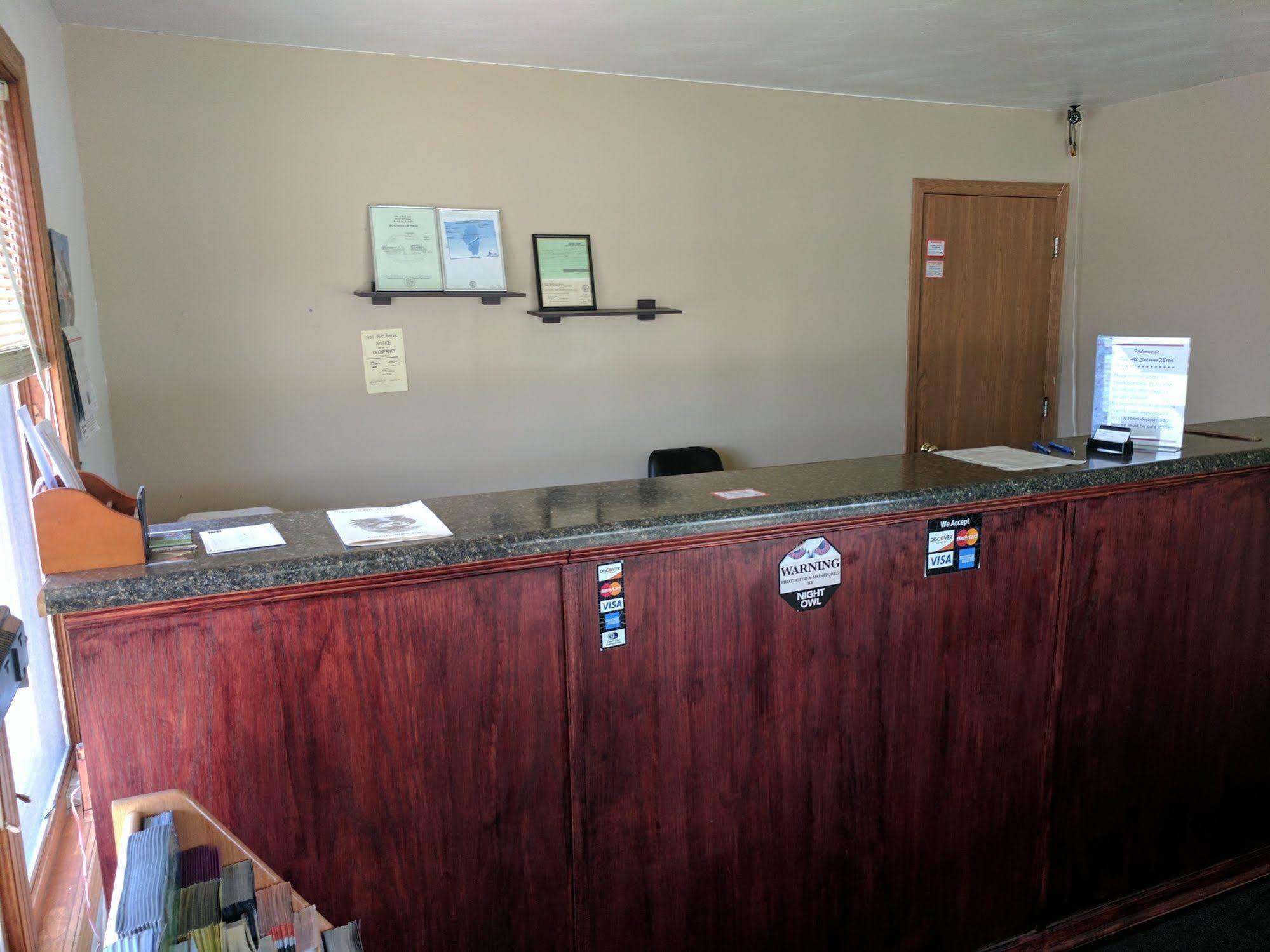 All Seasons Motel Rock Falls Екстериор снимка